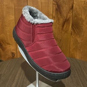 NWT Forever Link Burgundy Durable Slippers